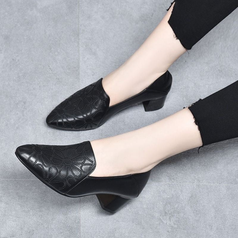 Broderyn | Elegant Embroidered Pumps